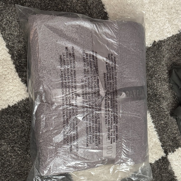 Barefoot Dreams Plush Throw - Beach Rock - Picture 6 of 7